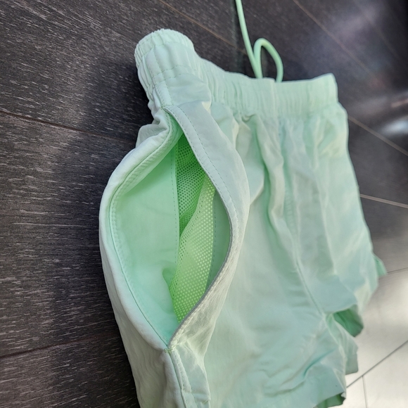 Aritzia TNA Fresh Mint Green Size S Shorts - Picture 5 of 6